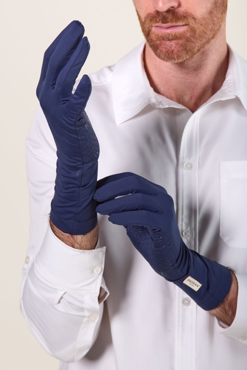 Gants anti-UV bleus pour homme, offrant une protection solaire UPF50+ et confort pour activités extérieures.