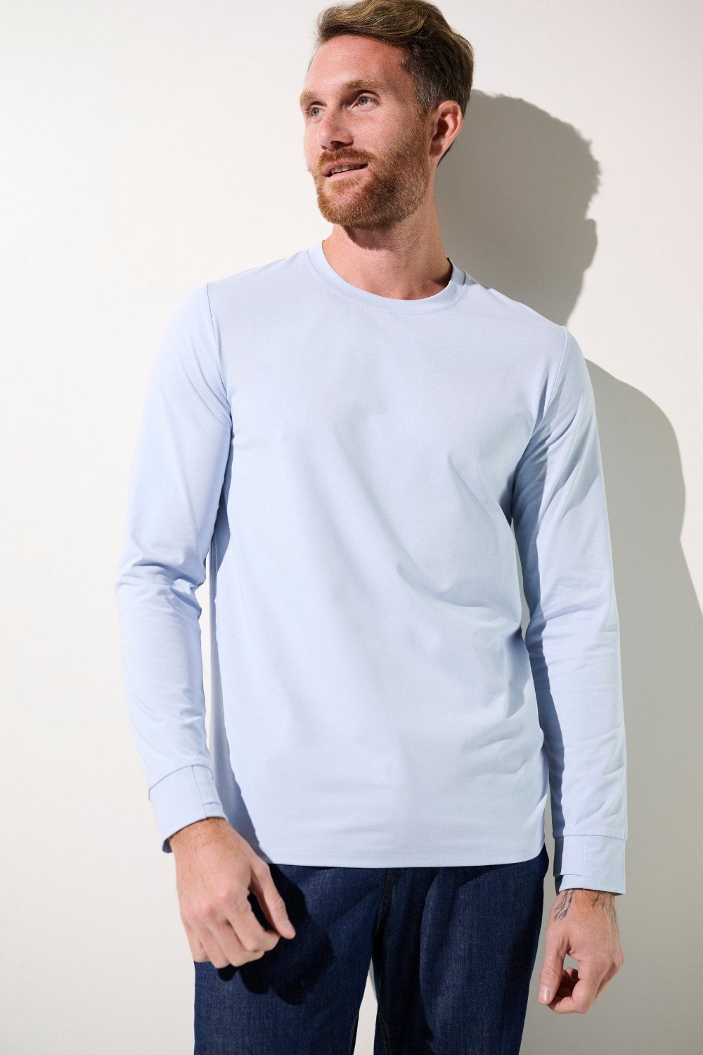 T-shirt anti-UV Saint-Malo bleu clair pour homme, léger et confortable, UPF 50+ pour activités extérieures.