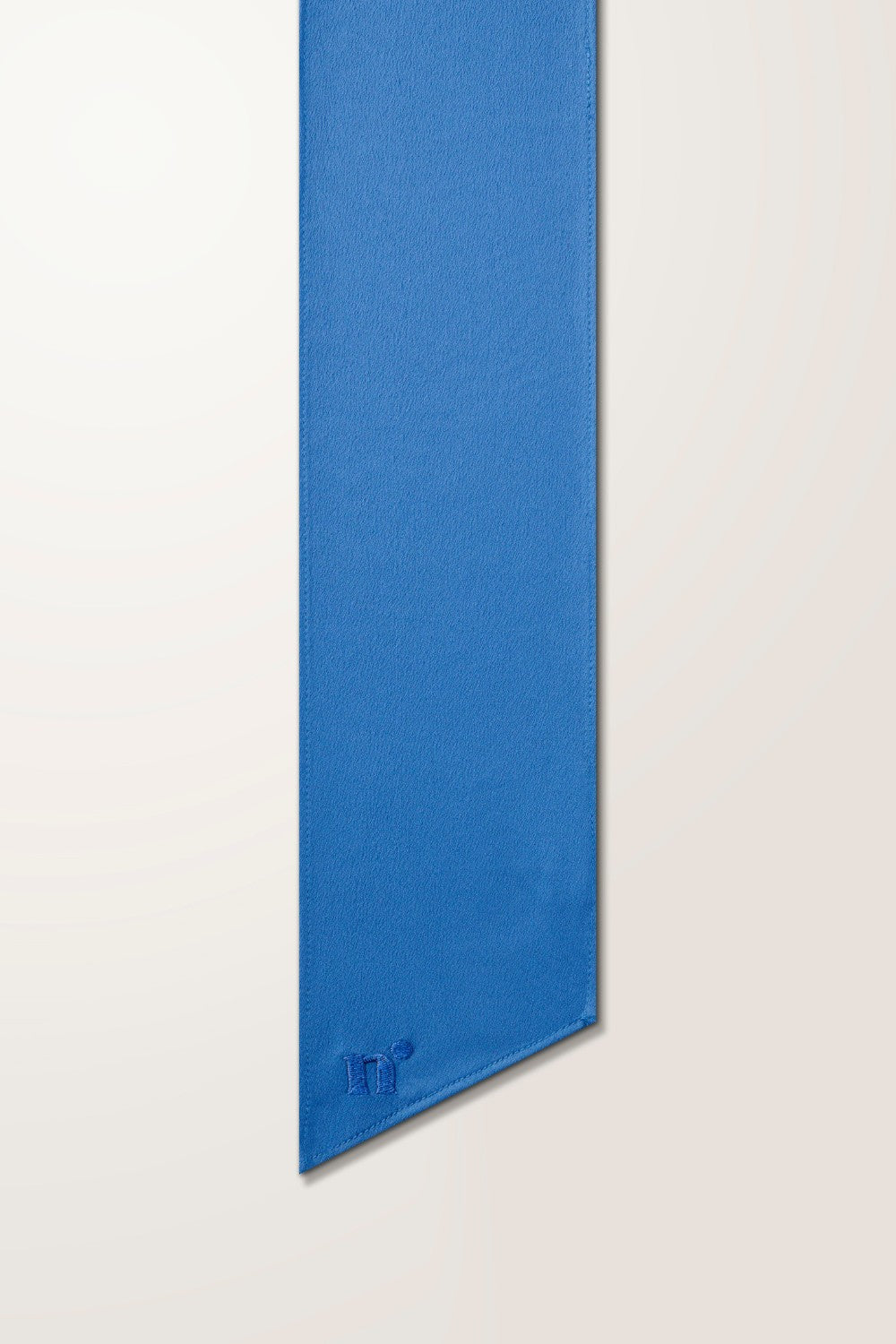 Foulard anti-UV bleu pour femme, léger et élégant, conçu pour une protection solaire UPF50+ avec chapeaux Nuvées.