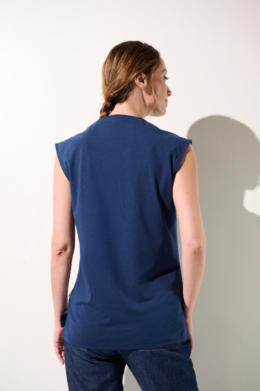 Débardeur anti-UV - Antibes bleu marine pour femme, coupe élégante et tissu léger, protection solaire UPF 50+.