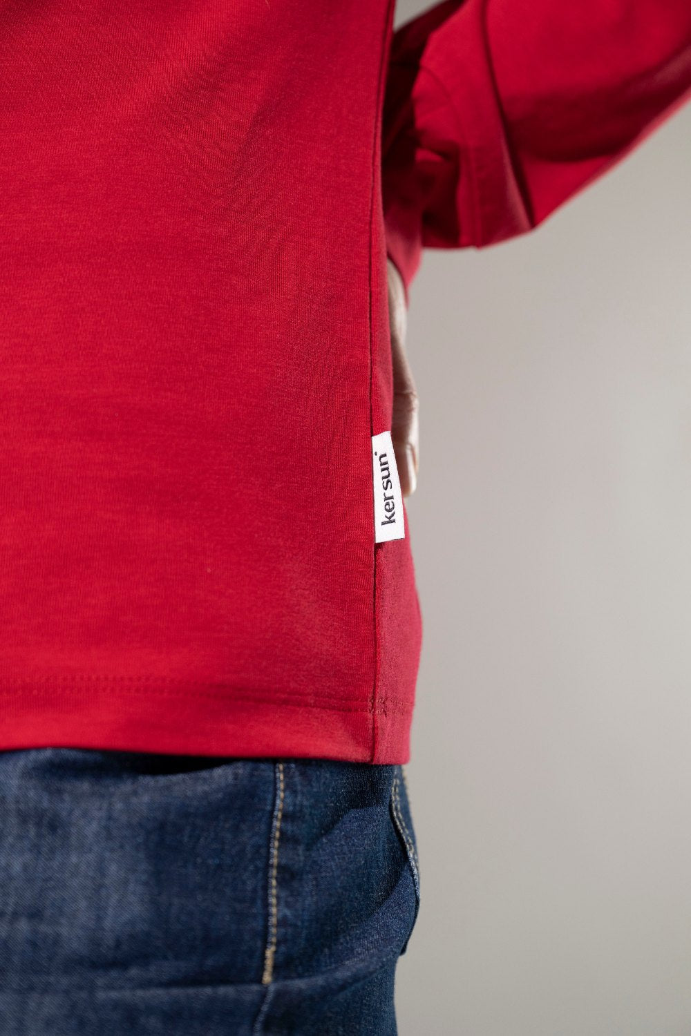 T-shirt anti-UV rouge pour femme, léger et respirant, UPF 50+ de la marque Ker Sun.