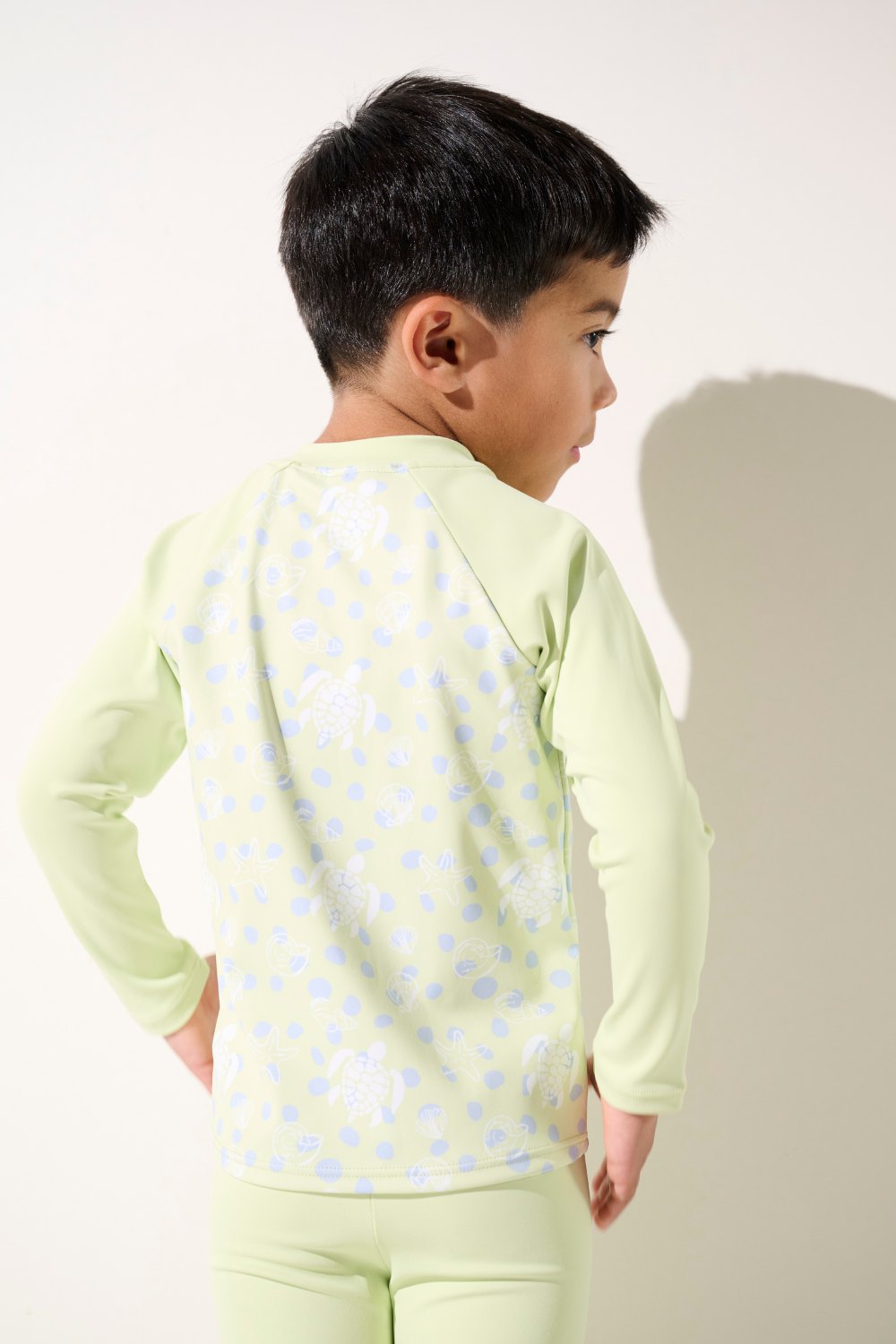 T-shirt de bain anti-UV - Samoa pour enfant, vert clair avec motifs, manches longues et protection solaire UPF 50+.