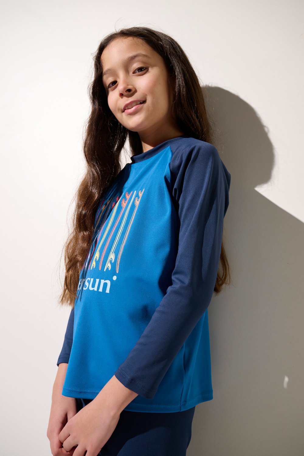 T-shirt de bain anti-UV - Fidji, bleu pour enfant avec manches longues, UPF 50+, protection solaire à la plage.