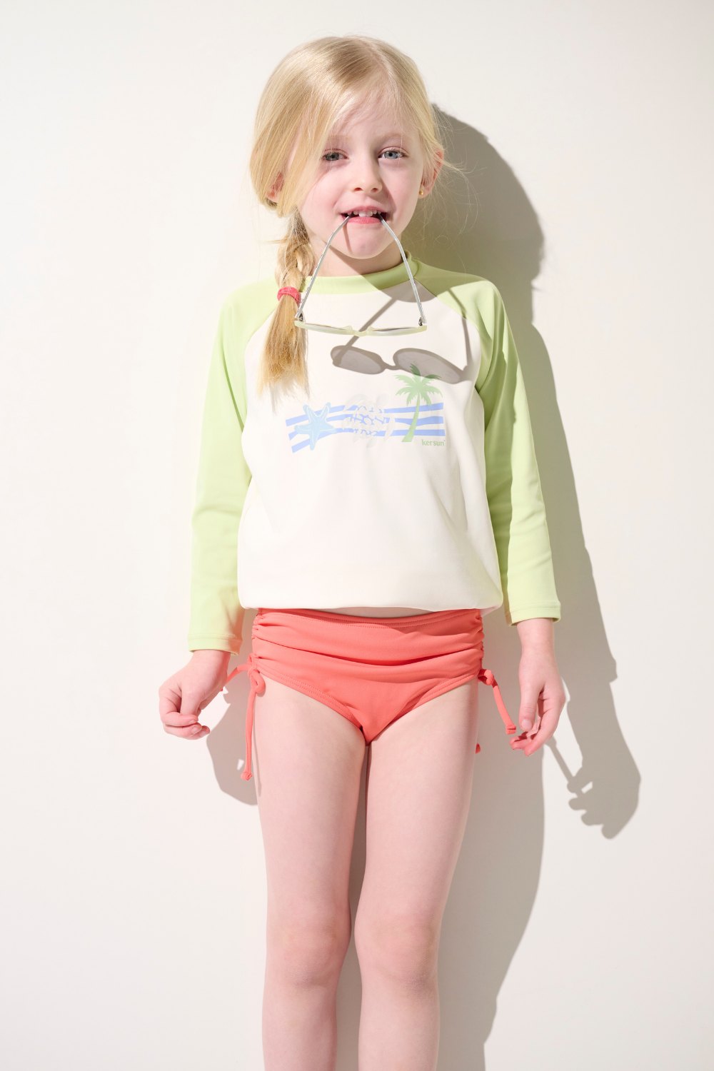 T-shirt de bain anti-UV - Fidji, manches longues vertes pour enfant, protection solaire UPF 50+, style décontracté.