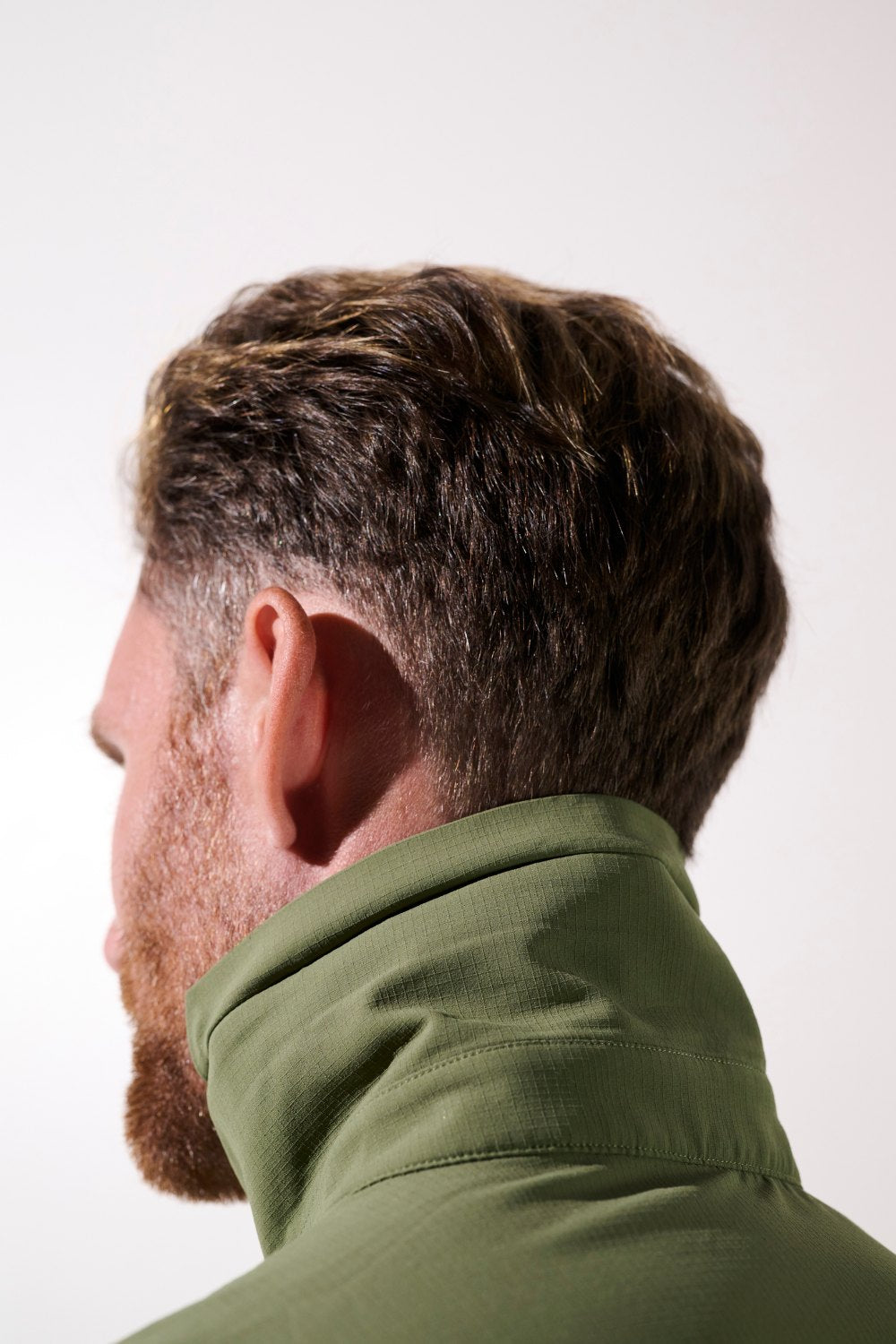 Chemise anti-UV Sequoia verte pour homme, avec col montant, idéale pour les activités de plein air et protection solaire.