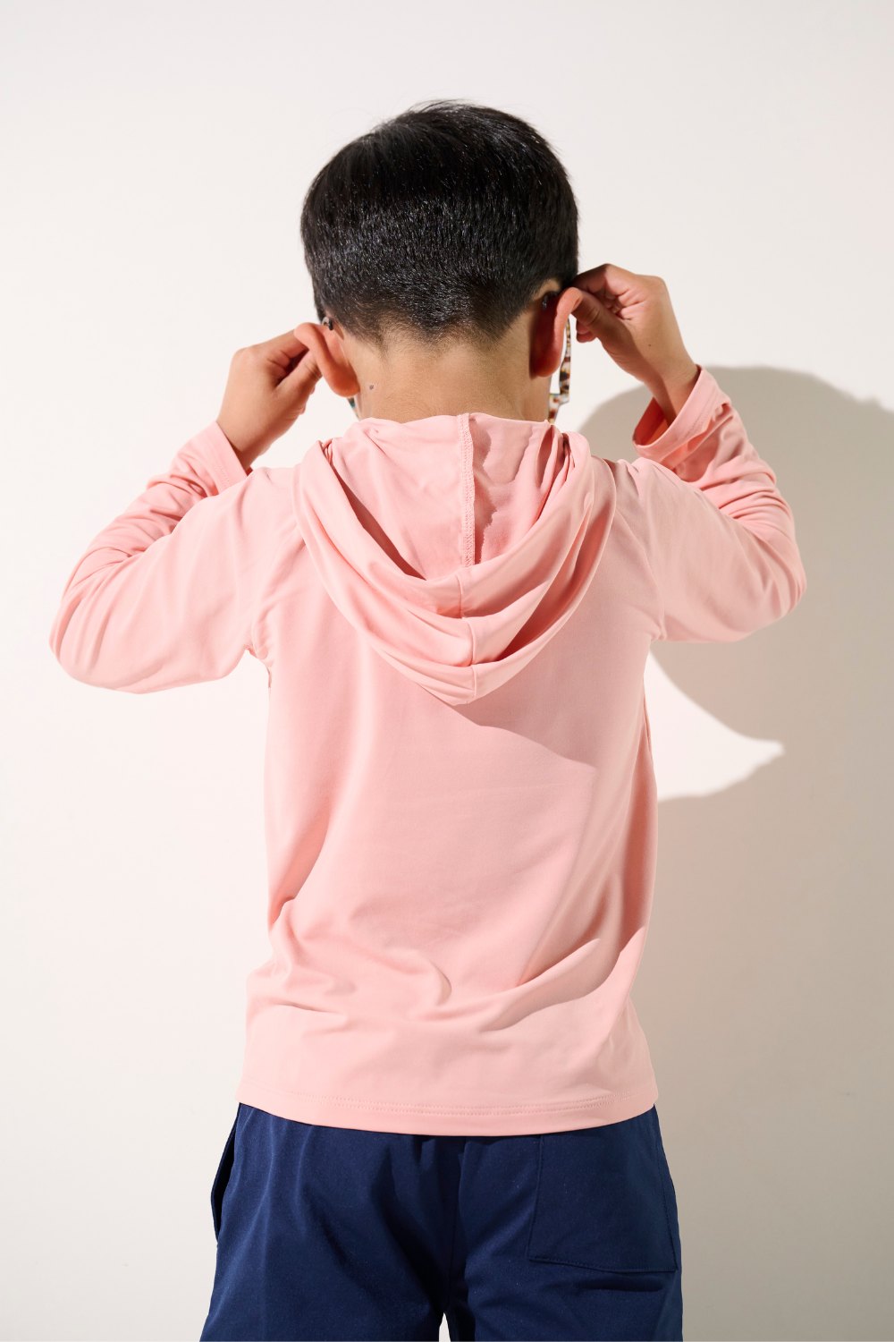 T-shirt anti-UV à capuche Oasis pour garçon, couleur rose, léger et respirant, idéal pour jouer au soleil.