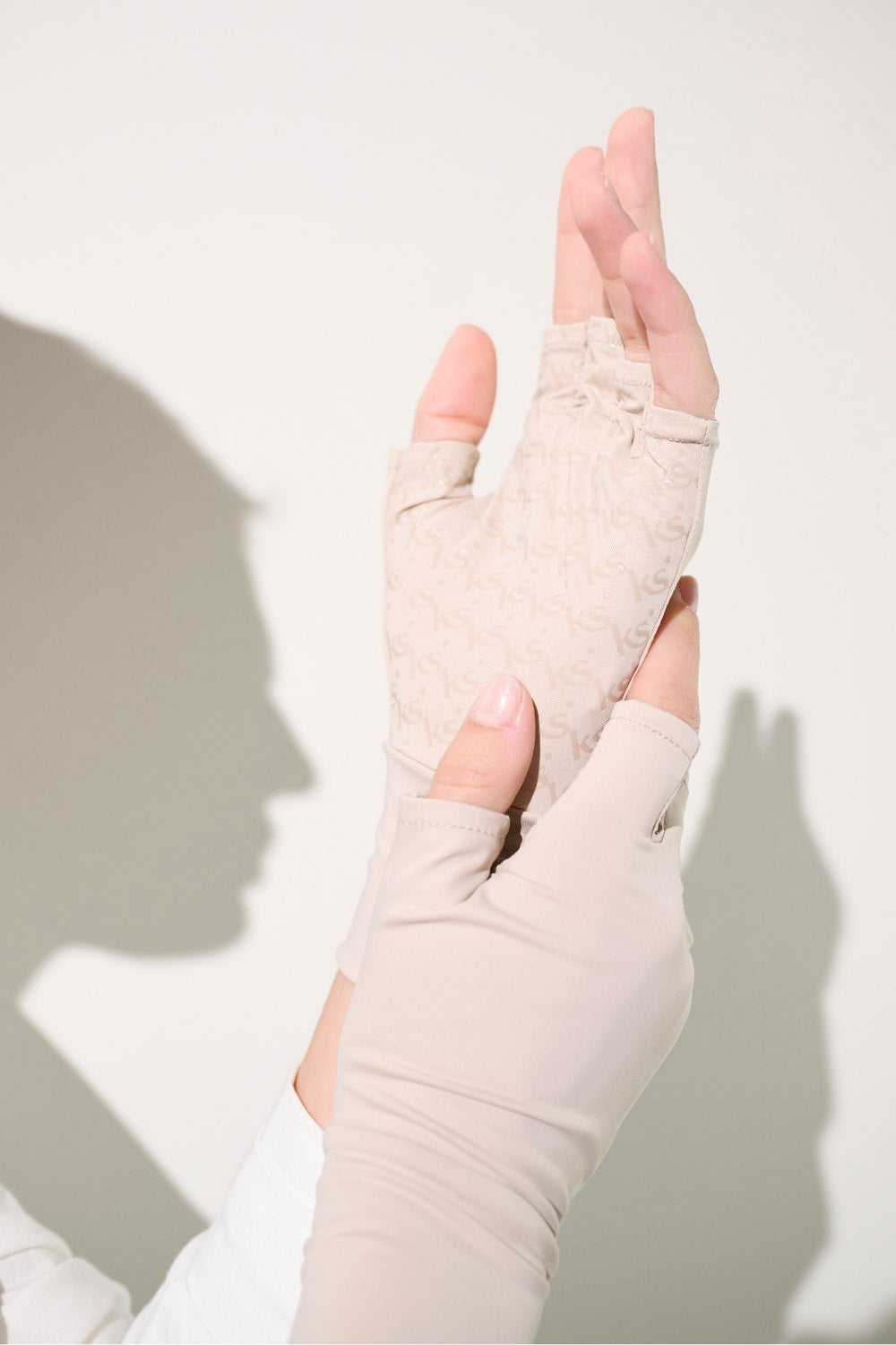 Zoom sur le grip en silicone des mitaines anti-UV Gobi, de la marque experte Ker Sun.