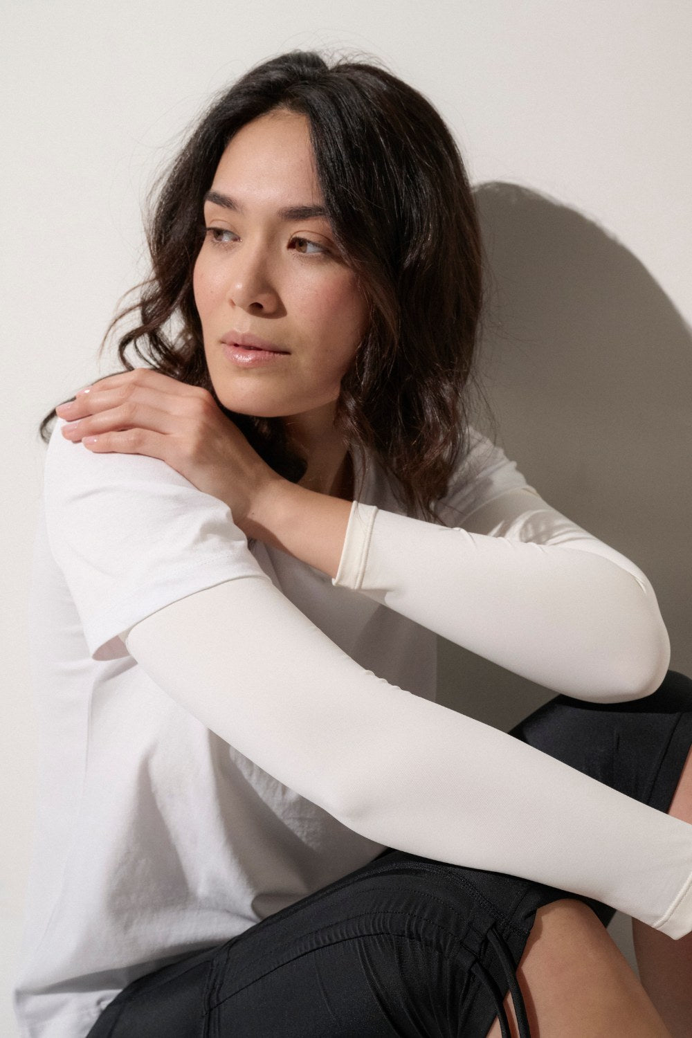 Manches anti-UV femme, blanc, pour protéger efficacement les bras des UV en randonnée ou en voiture