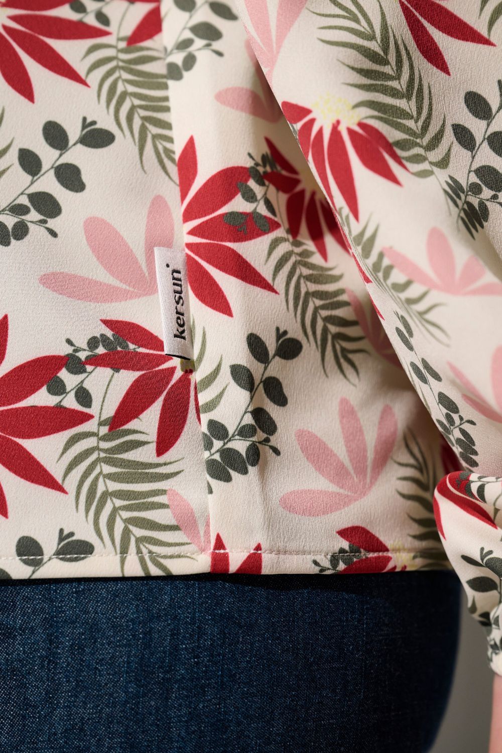 Blouse anti-UV - Positano avec motifs floraux, légère et élégante, conçue par Ker Sun, protection solaire UPF 50+.