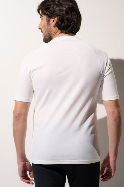 T-shirt de bain anti-UV pour homme, blanc, manches courtes, léger et UPF 50+ pour une protection solaire.