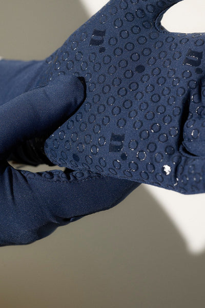 Gants anti-UV bleus UPF50+, offrant adhérence et confort pour activités de plein air.