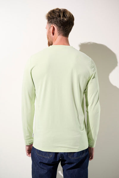 T-shirt anti-UV vert clair pour homme, léger et confortable, offrant une protection solaire UPF 50+.