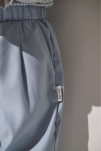 Détail sur le pantalon anti-UV - Faro de couleur bleu, léger et élégant, marque Ker Sun.