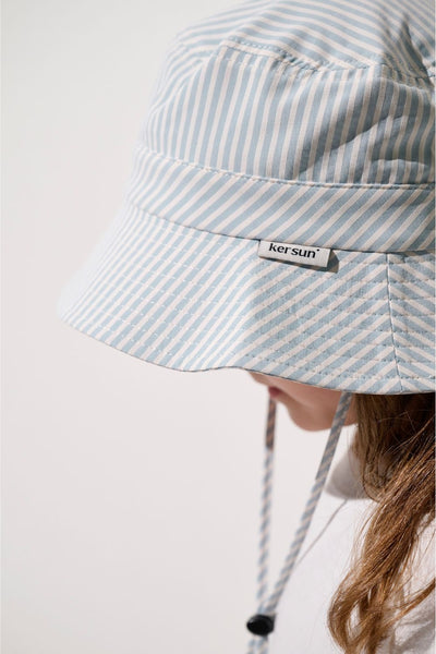 Bob anti-UV - Sylt à rayures bleues pour enfant, léger et UPF 50+, idéal pour se protéger du soleil.