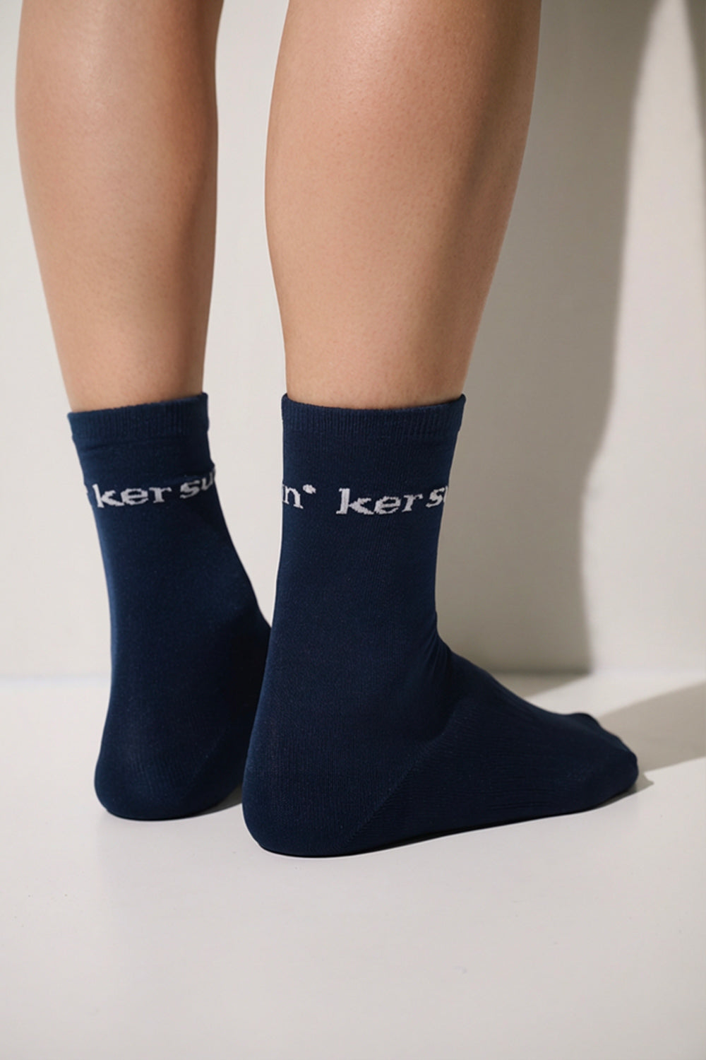 Chaussettes anti-UV - Mojave bleu marine pour adulte, légères et confortables, UPF 50+ de la marque Ker Sun.