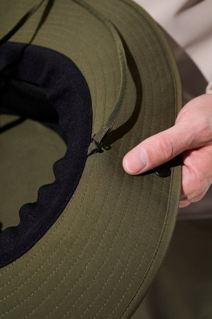 Chapeau anti-UV - Sequoia en tissu vert, léger, avec un design pratique et protection solaire UPF 50+.