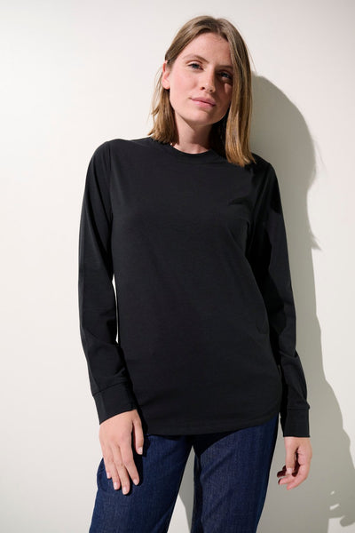 T-shirt anti-UV noir pour femme, léger et confortable, idéal pour une protection solaire quotidienne UPF 50+.