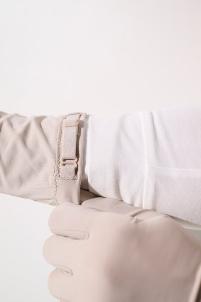 Gants anti-UV - Mojave en beige, offrant protection solaire UPF 50+, ajustement sécurisé pour le confort.