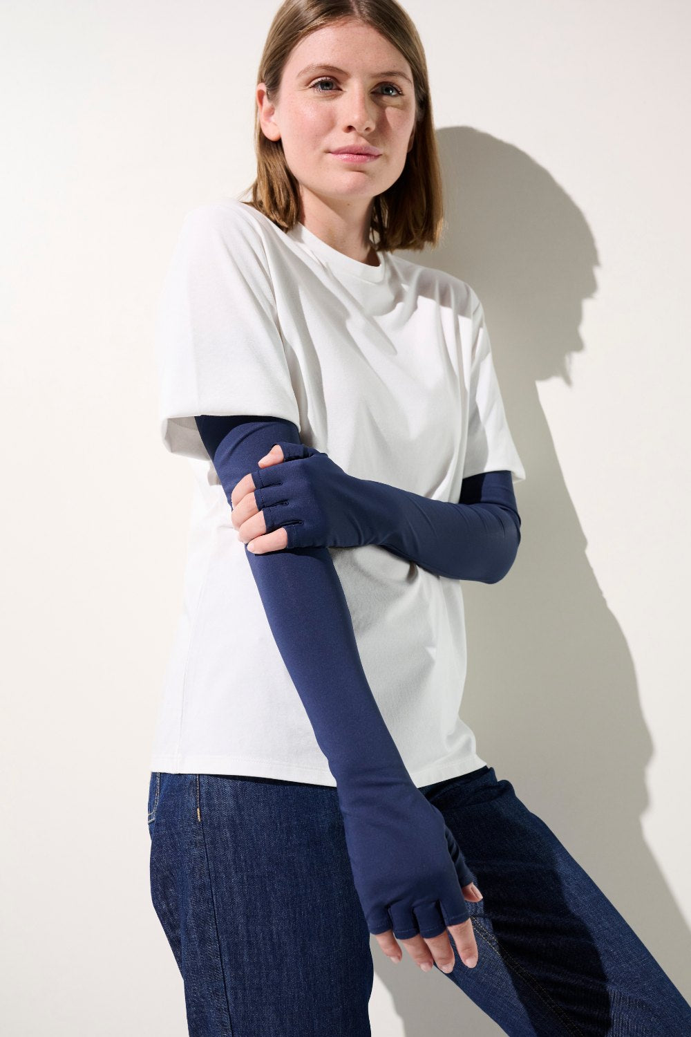 Mitaines à manches anti-UV - Mojave en bleu marine pour femme, légères et respirantes, offrant protection solaire UPF 50+.