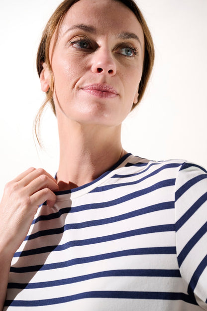 T-shirt anti-UV - Saint-Malo à rayures pour femme, élégant et léger, offrant protection UPF 50+ au quotidien.