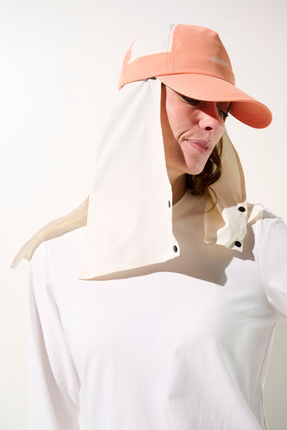 Casquette anti-UV bicolore avec protection solaire pour le cou, idéale pour les activités en extérieur.