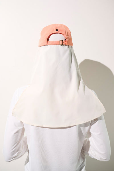 Casquette anti-UV femme certifiée UPF 50+ avec panneau de protection solaire sur les côtés et à l'arrière.