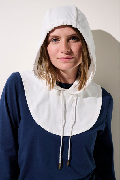 Capuche anti-UV - Mojave pour femme, blanche, respirante, légère, idéale pour la protection solaire quotidienne.