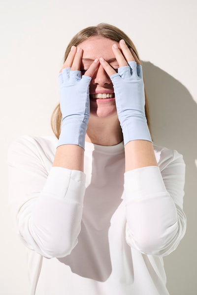 Mitaines anti-UV Gobi pour femme, couleur bleu clair, offrant protection solaire UPF 50+ et confort.