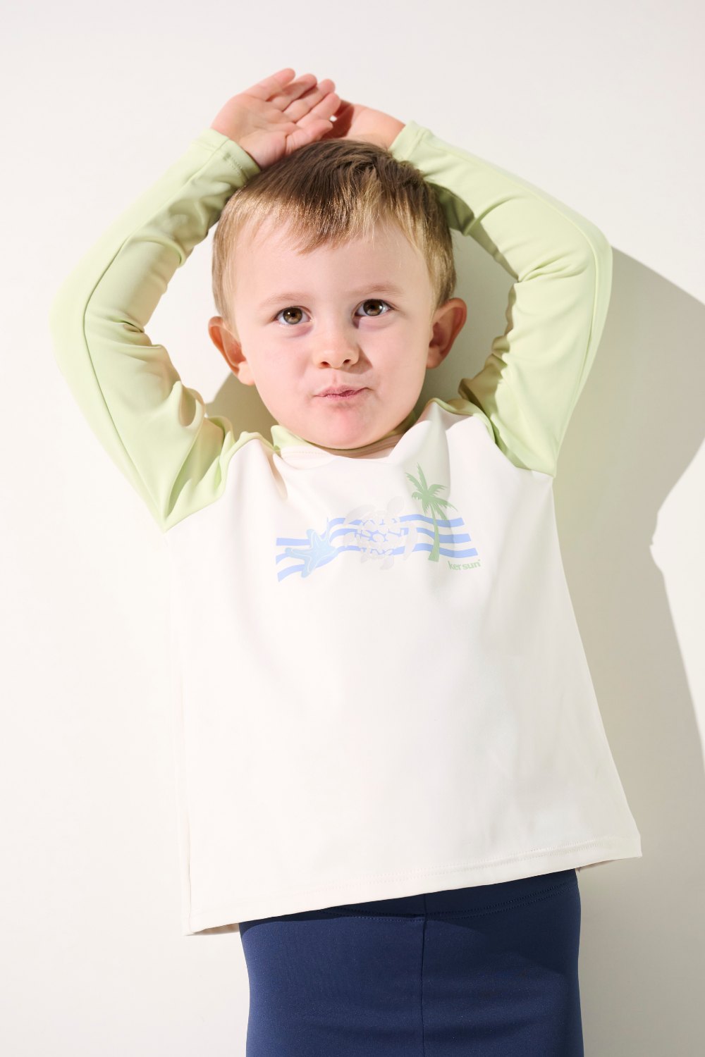 T-shirt de bain anti-UV - Fidji pour enfant, léger, manches longues, UPF 50+, idéal pour la plage.
