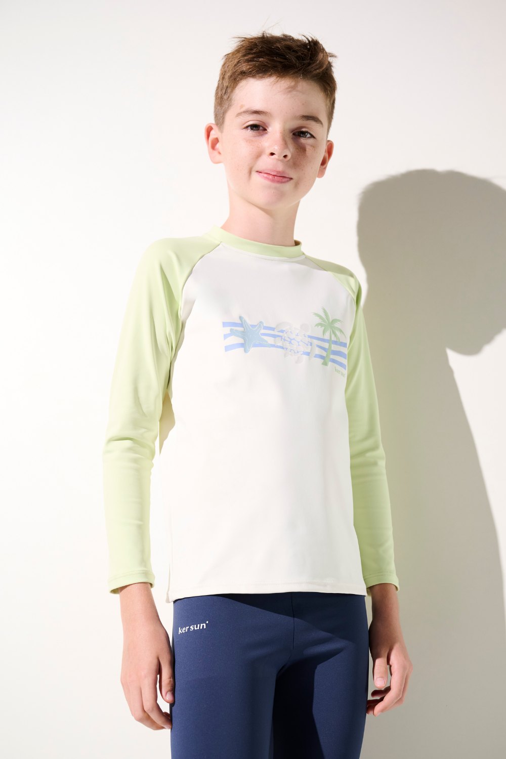 T-shirt de bain anti-UV - Fidji pour garçon, manches longues, léger et respirant, UPF 50+ pour protection solaire.