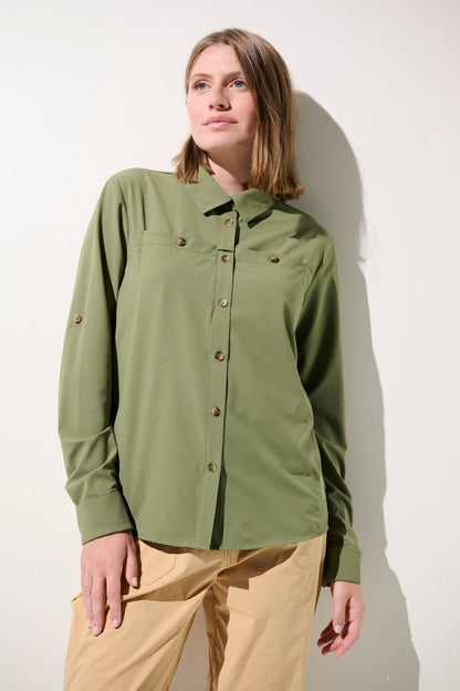 Chemise anti-UV verte pour femme, légère et confortable, idéale pour aventures en plein air, UPF 50+.