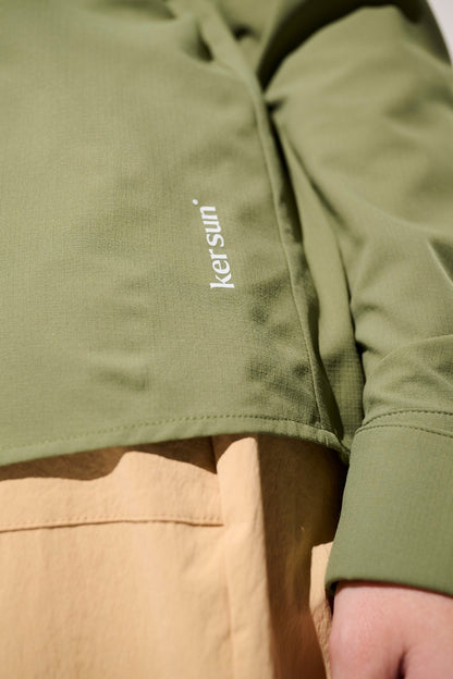 Chemise anti-UV Sequoia en vert olive de Ker Sun, légère et respirante pour un confort optimal en extérieur.