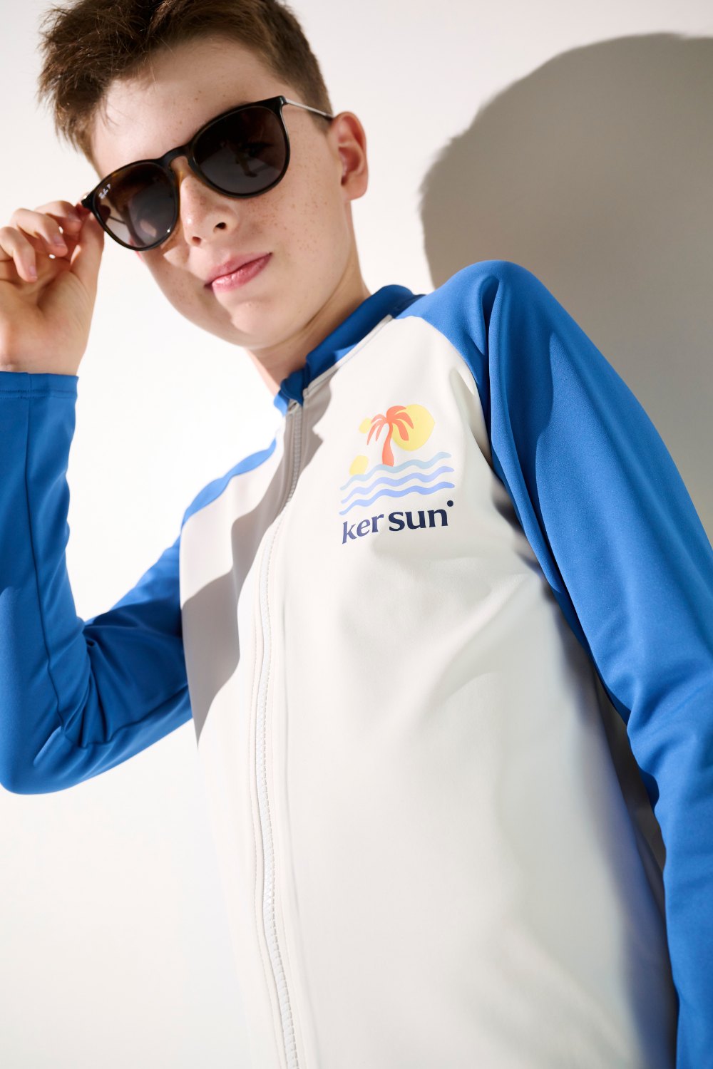 Veste de bain anti-UV - Fidji pour garçon, légère, manches longues, UPF 50+, design moderne avec logo Ker Sun.