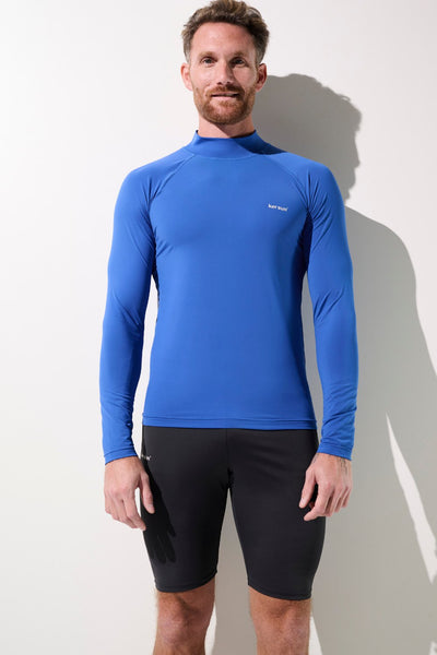 T-shirt de bain anti-UV bleu UPF 50+ pour homme, idéal pour les activités nautiques et la protection solaire.