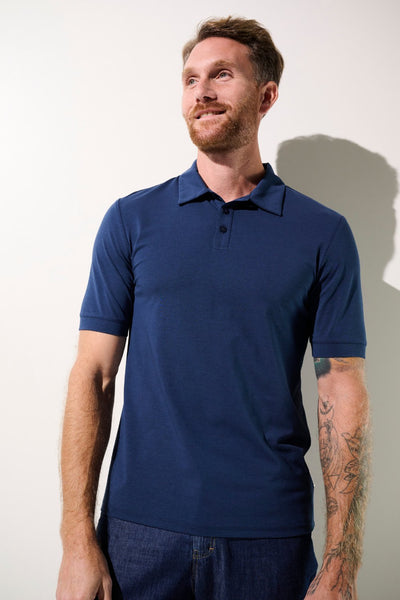 Polo anti-UV Saint-Malo pour homme, couleur bleue, élégant et confortable, pour protection solaire quotidienne avec UPF 50+.