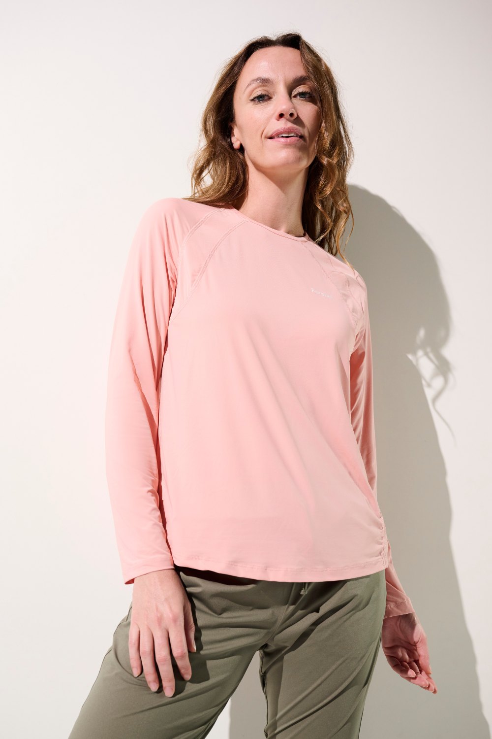 T-shirt anti-UV - Oasis rose pour femme, manches longues UPF 50+, parfait pour les activités en plein air.