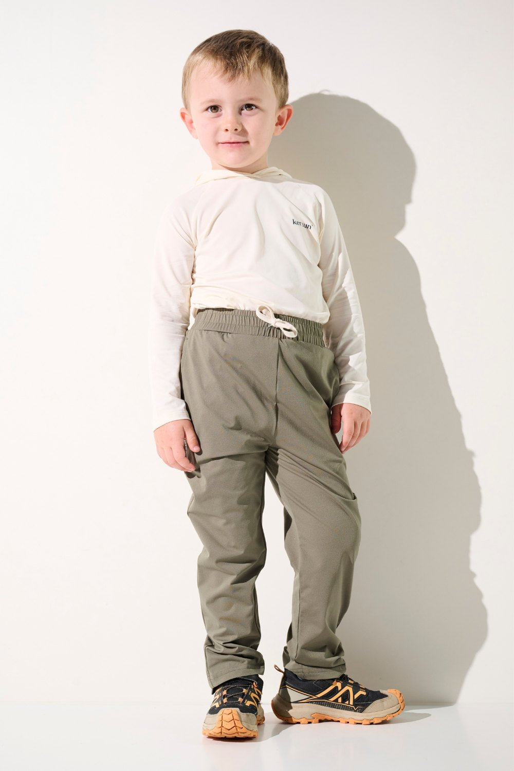 Pantalon anti-UV - Oasis beige pour garçon, léger et confortable, UPF 50+ pour protection solaire au quotidien.