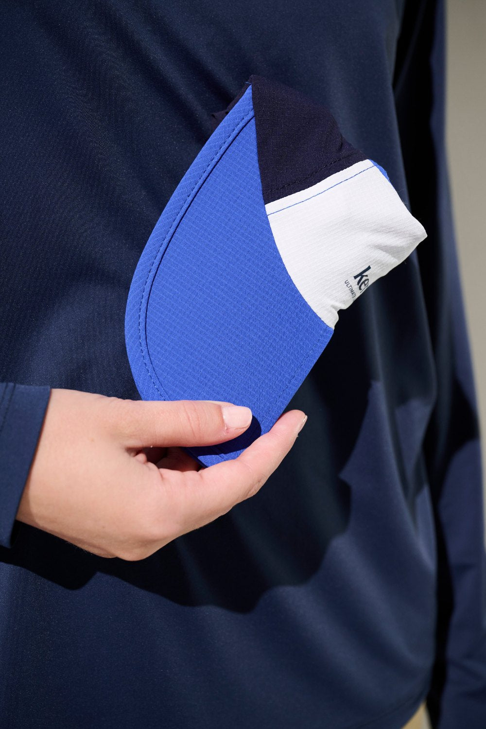 Casquette anti-UV - Sequoia bleue avec visière, idéale pour protection solaire lors d'activités sportives.