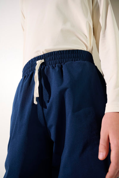 Pantalon anti-UV - Oasis bleu pour enfants, léger, UPF 50+, idéal pour jouer au soleil en toute sécurité.