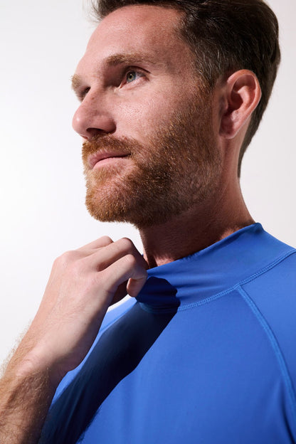 T-shirt de bain anti-UV - Malibu en bleu pour homme, léger et respirant, offrant une protection solaire UPF 50+.