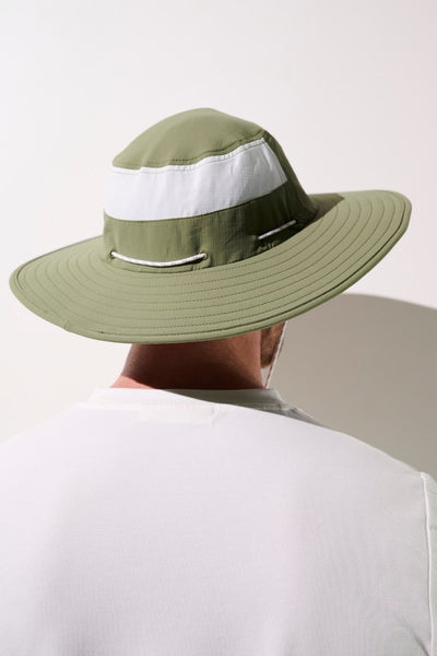 Chapeau anti-UV Oasis vert léger UPF 50+, idéal pour la protection solaire lors des activités en extérieur.
