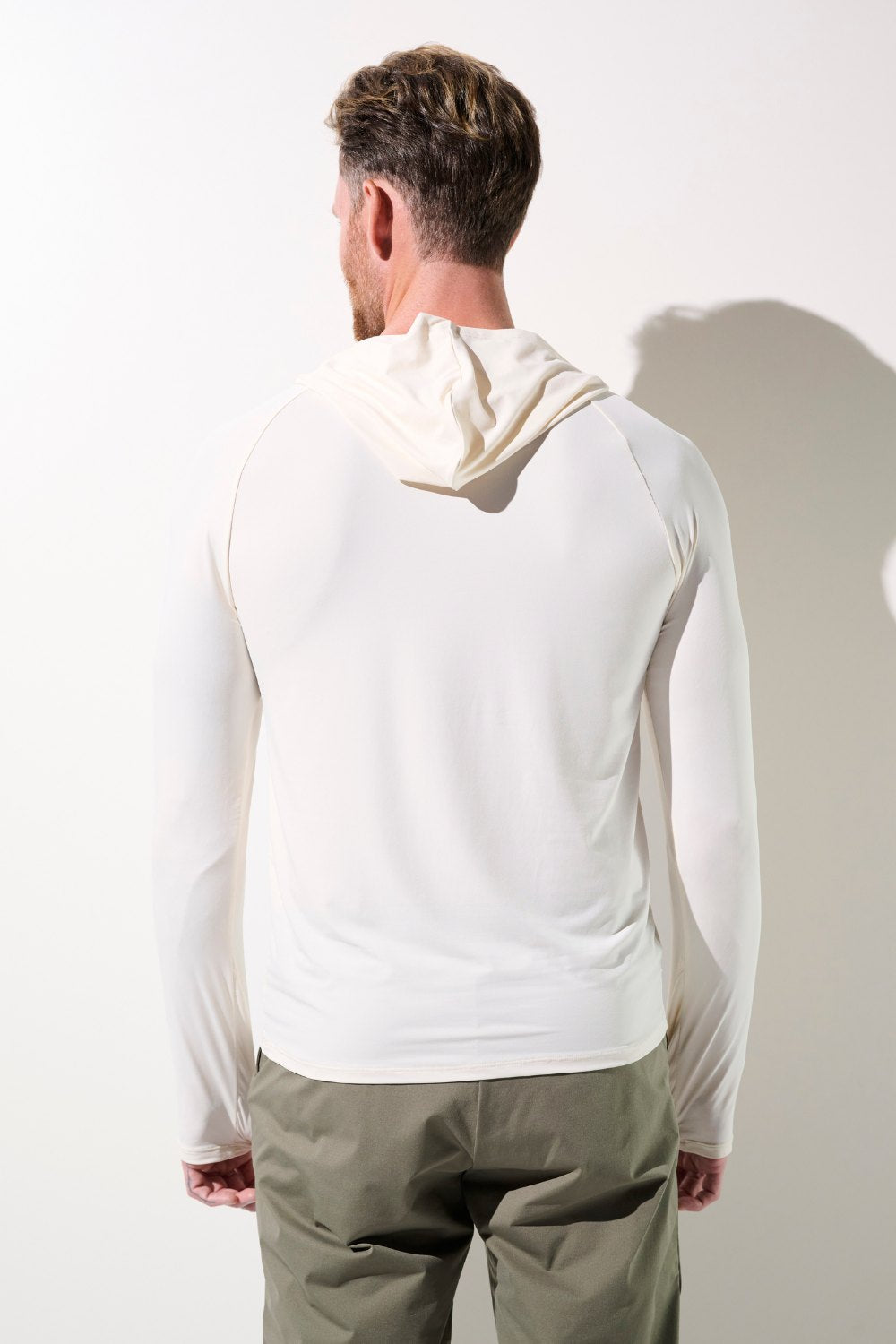 T-shirt anti-UV à capuche - Oasis pour homme, couleur blanche, respirant et léger, UPF 50+ pour activités sportives.