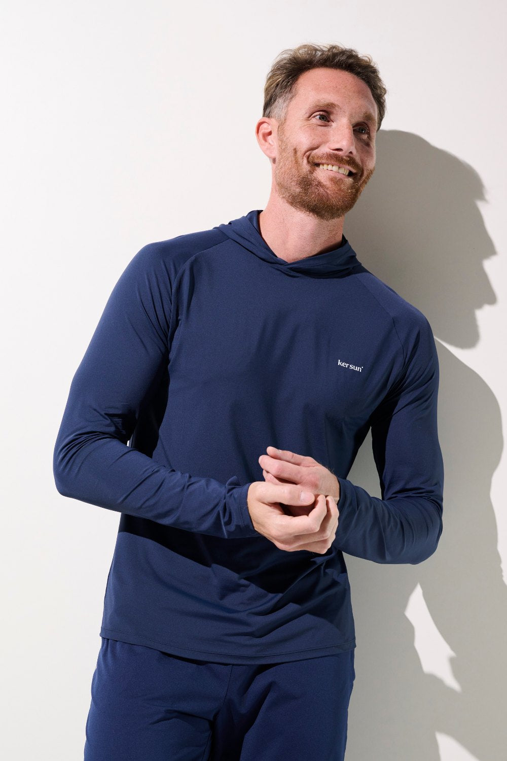 T-shirt anti-UV à capuche - Oasis pour homme, bleu marine, léger et respirant, UPF 50+.