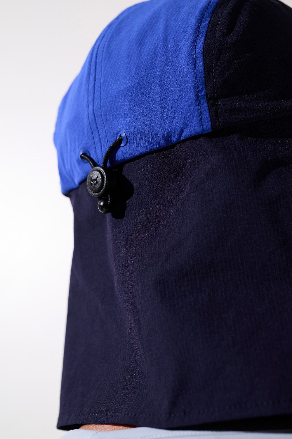 Casquette anti-UV - Sequoia bleu et noir, légère avec maintien, idéale pour activités sportives sous le soleil.