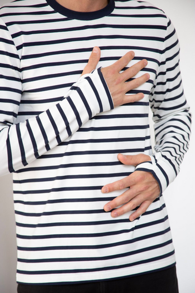 T-shirt anti-UV à rayures pour homme, léger et UPF 50+, idéal pour les activités extérieures.