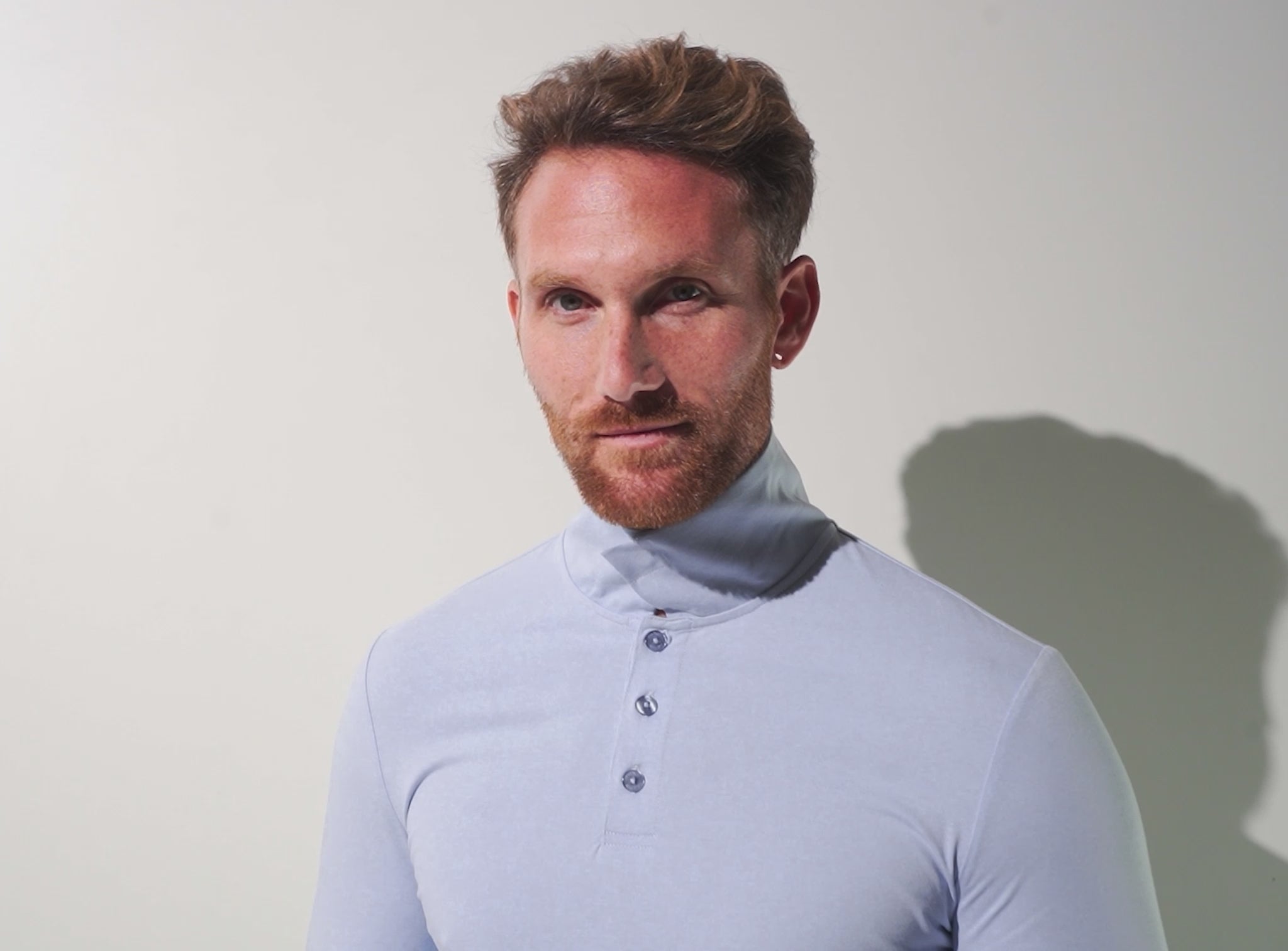 Indlæs video: Vêtements anti-UV homme certifié UPF50+ pour une protection solaire optimale