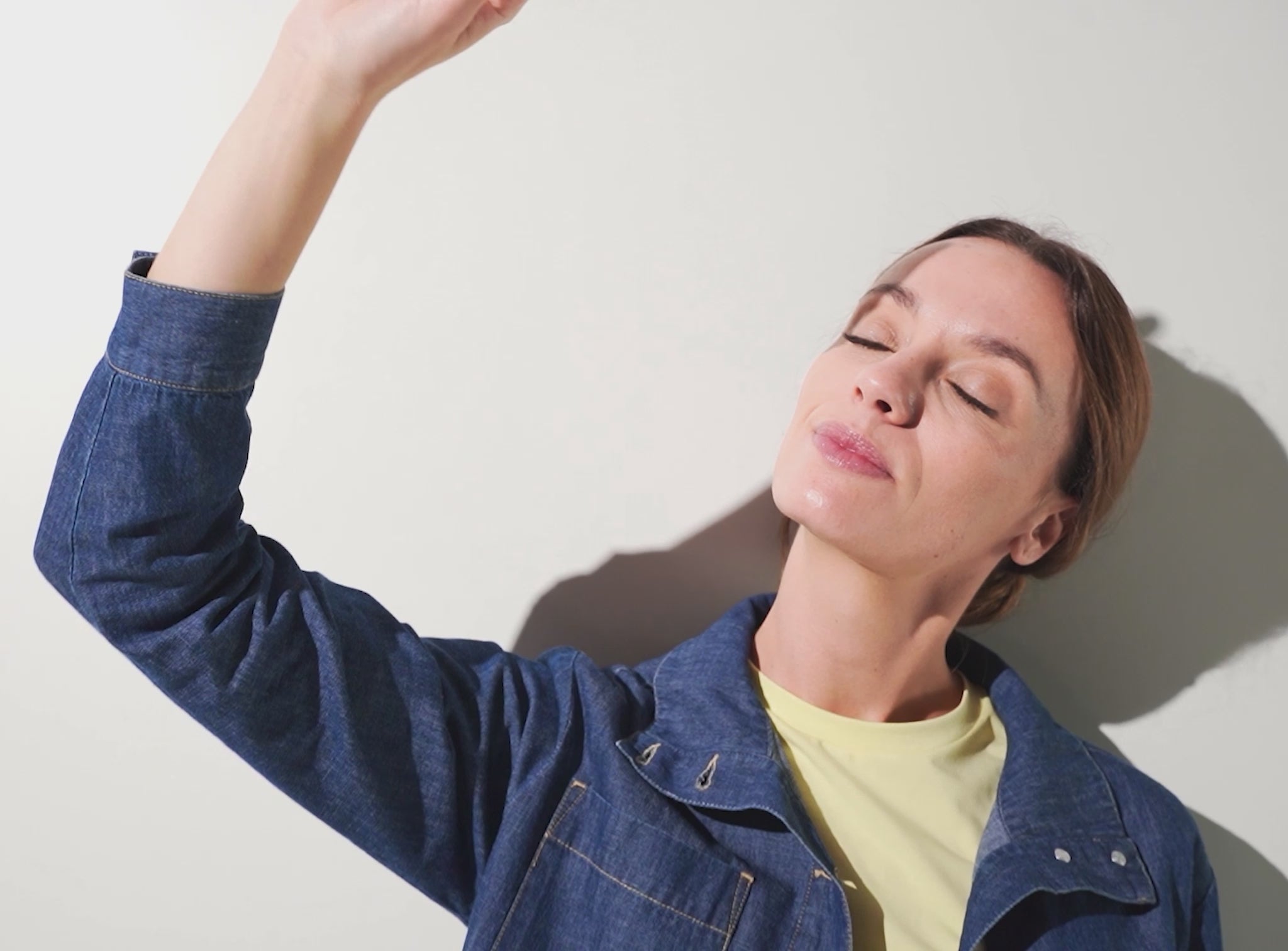 Indlæs video: UV-tøj til kvinder certificeret UPF 50+ for fremragende solbeskyttelse